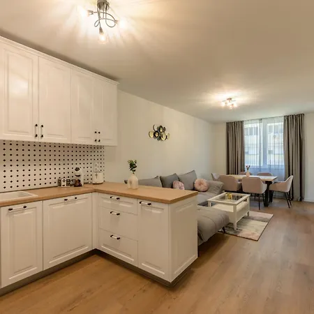 Modern Escape With Private Parking Apartament Warna