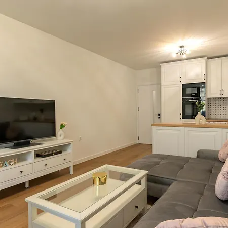 Modern Escape With Private Parking Apartament Warna