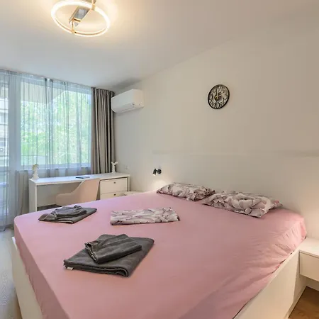 Modern Escape With Private Parking Apartament *