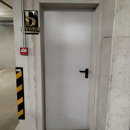 Apartamento Modern Escape With Private Parking Varna