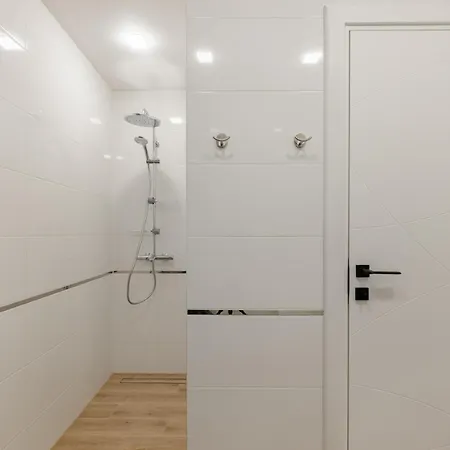 Apartment Modern Escape With Private Parking