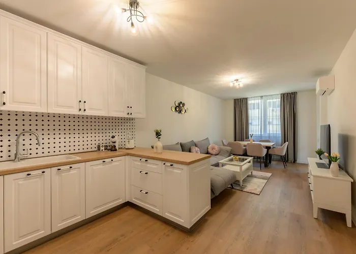 Modern Escape With Private Parking شقة فارنا